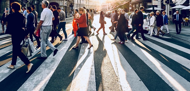 Población La población española crece por segundo año consecutivo y supera 46,7 millones de habitantes